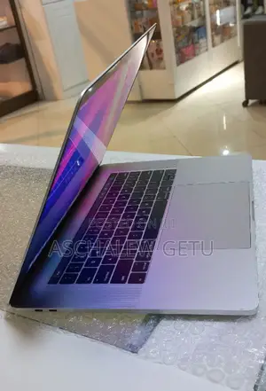 New Laptop Apple MacBook Pro 2017 8GB Intel Core I7 SSD 256GB