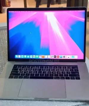 New Laptop Apple MacBook Pro 2017 16GB Intel Core I7 SSD 256GB