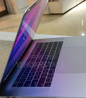 New Laptop Apple MacBook Pro 2017 16GB Intel Core i7 SSD 256GB