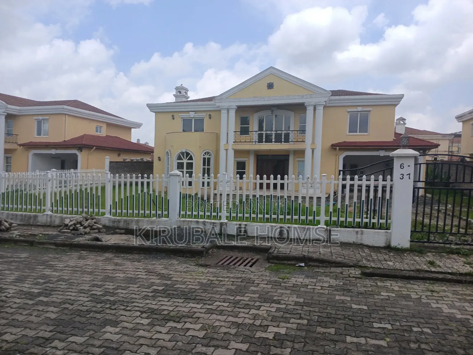 5bdrm Villa in Cccd Compound, Bole for sale