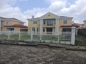 5bdrm Villa in Cccd Compound, Bole for sale