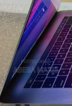 New Laptop Apple MacBook Pro 2017 16GB Intel Core I7 SSD 256GB
