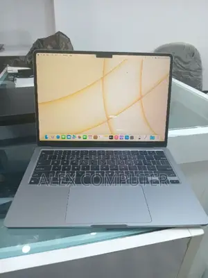 New Laptop Apple MacBook Pro 2022 M2 8GB Apple M2 SSD 256GB