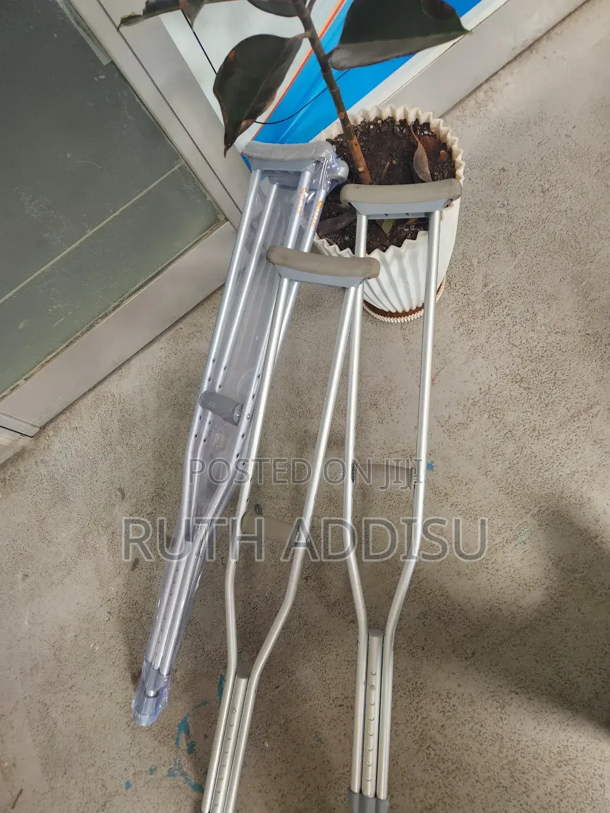Axillary Bilateral Crutches肇事crutches喬木axillary Bilateral Crutches New