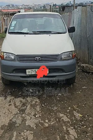 Toyota HiAce 2003 White