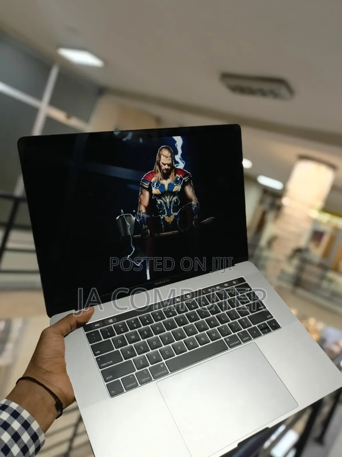 New Laptop Apple MacBook Pro 2019 32GB Intel Core I9 SSD 512GB