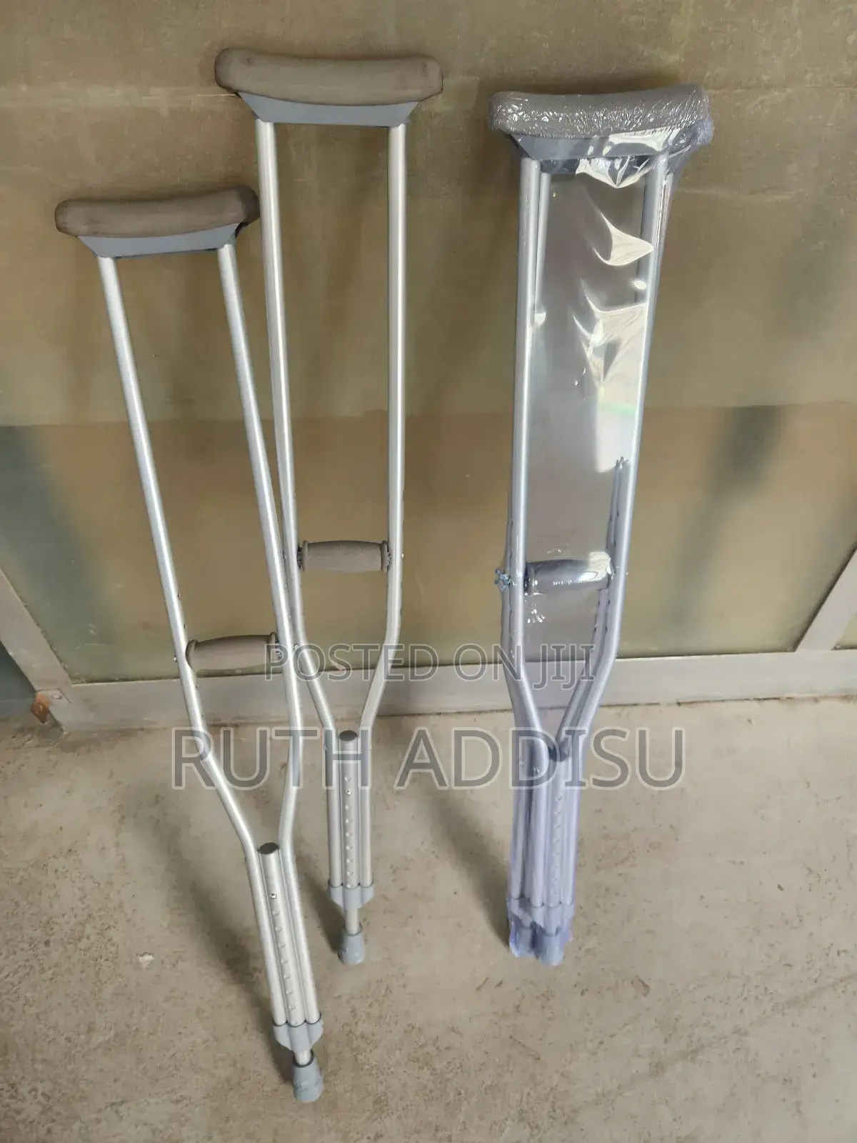 Axillary Bilateral Crutches网你axillary Bilateral Crutches煞是crutches