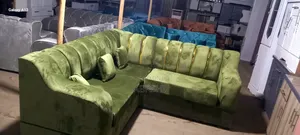 በአራፍ ይዞታ የሆነ ሶፋ