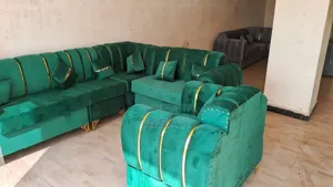በአራፍ ይዞታ የሆነ ሶፋ