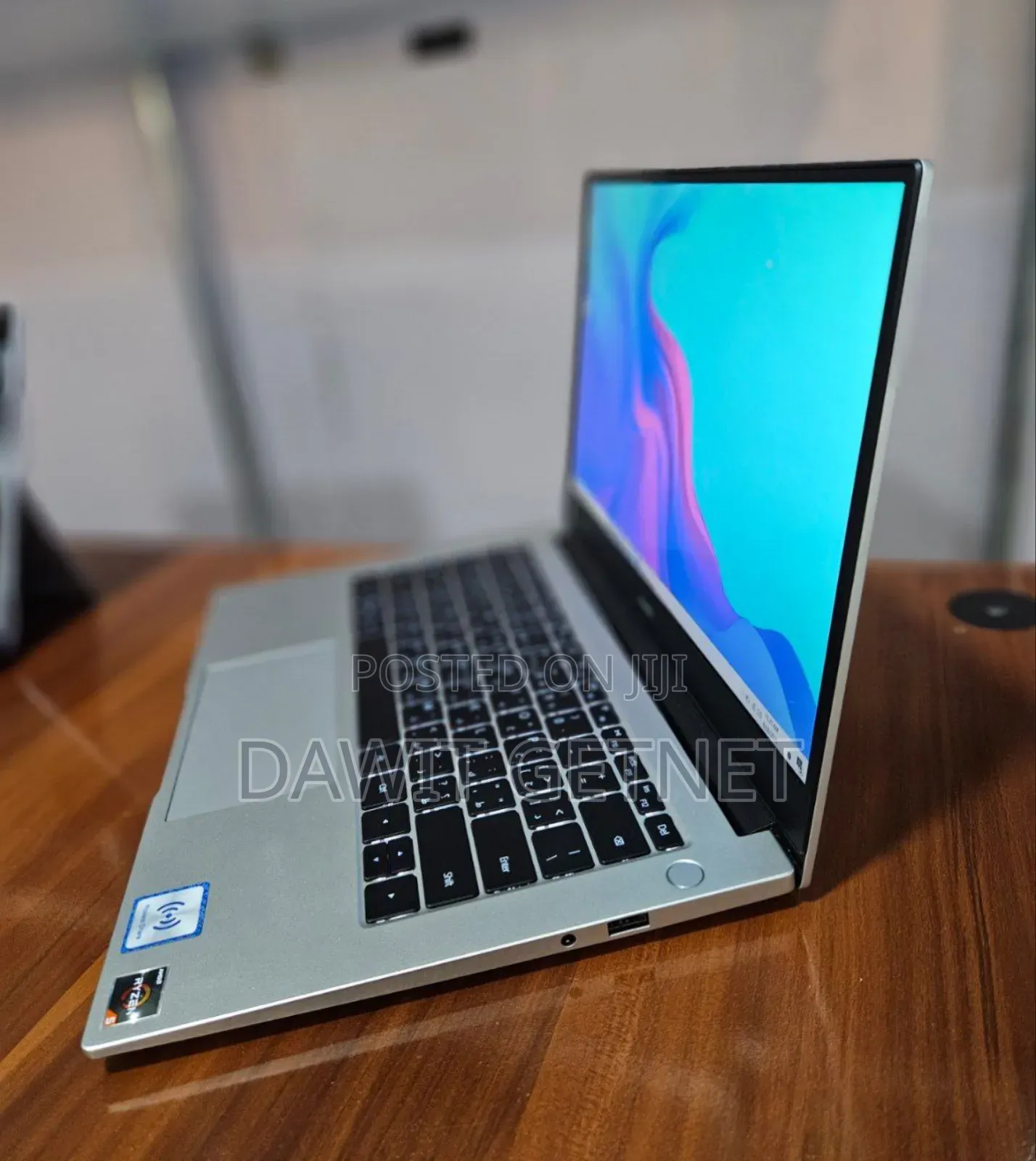 New Laptop Huawei MateBook 13 WRT-W19E 8GB Intel Core I5 SSD 512GB
