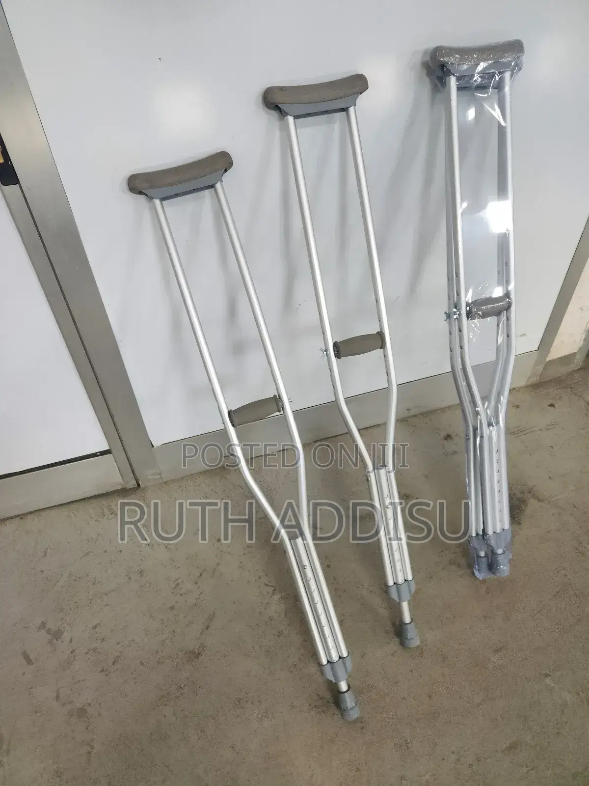 Axillary Bilateral Crutches簾你axillary Crutches䐭你crutches然則crutches