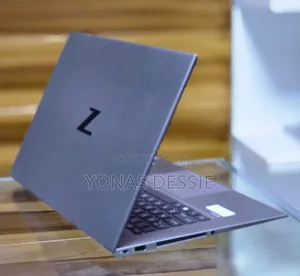 New Laptop HP ZBook Firefly G8 32GB Intel Core i7 SSD 1T