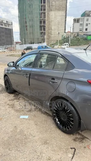 Toyota Yaris 2016 Gray