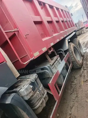 HOWO Sinotruk 2021 Red