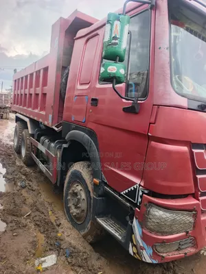 HOWO Sinotruk 2021 Red