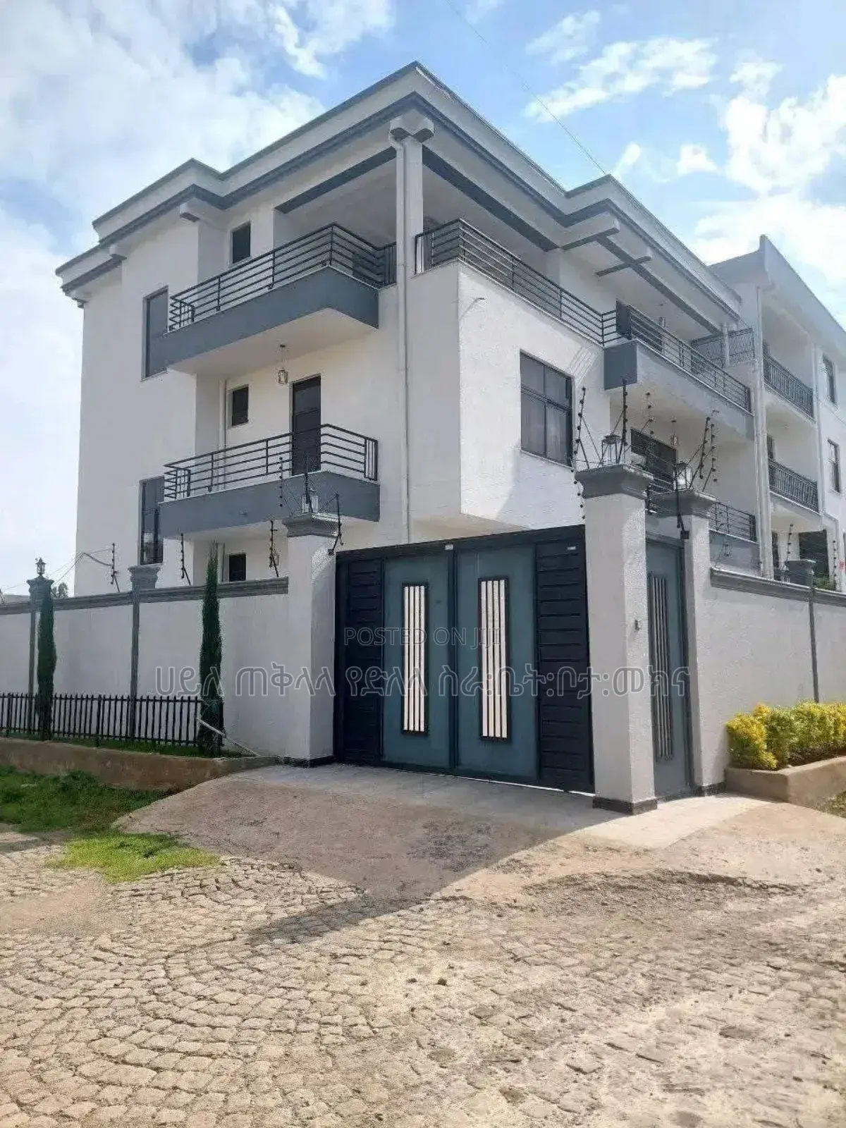 Furnished 8bdrm House in Ayat Area Inside, Yeka for sale