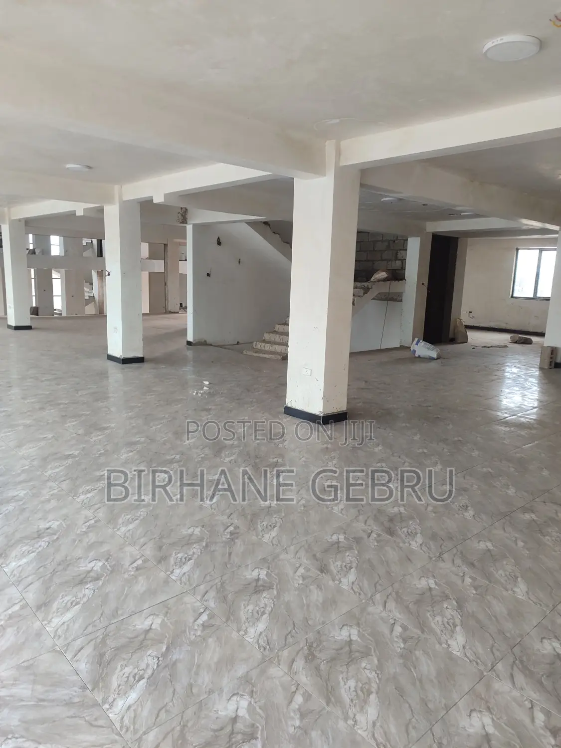 Complex Apartiment Rent for Cafe and Resturant