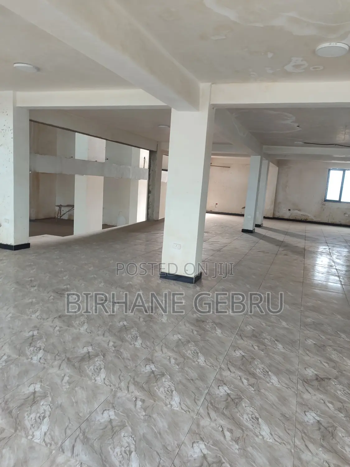 Complex Apartiment Rent for Cafe and Resturant