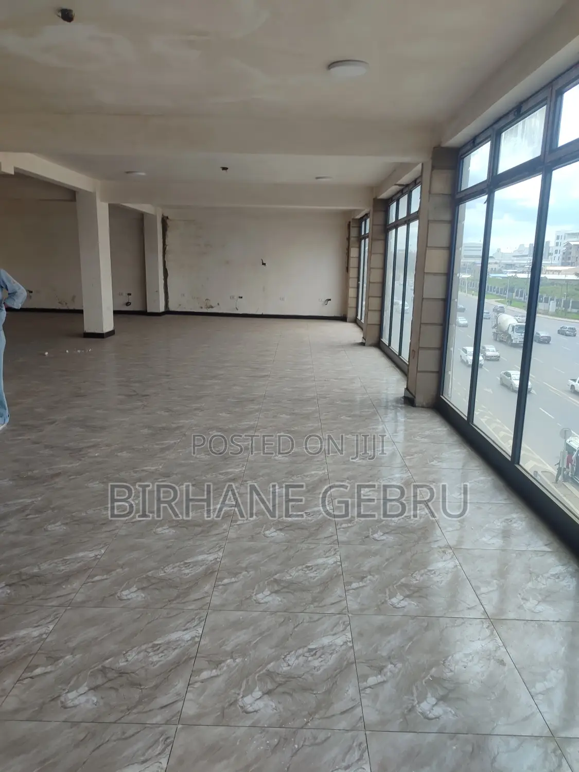 Complex Apartiment Rent for Cafe and Resturant