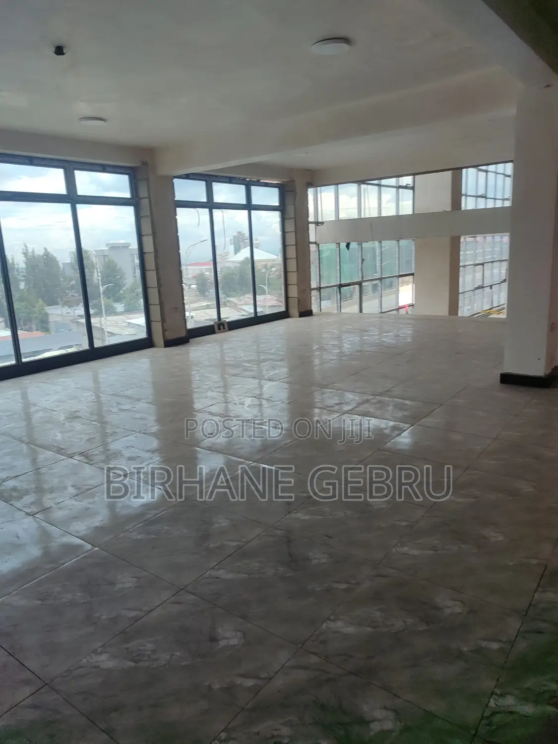 Complex Apartiment Rent for Show Room and Other Business