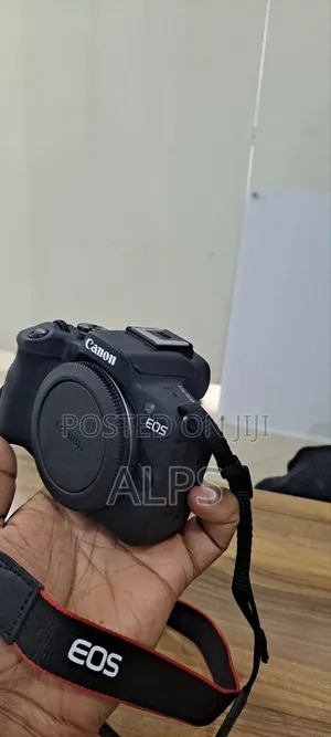 Canon Eos R50