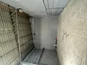 የሚከራይ መጋዘን ከነ ቢሮ