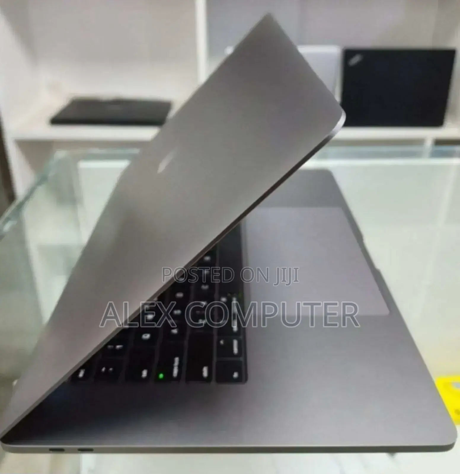 New Laptop Apple MacBook Pro 2019 32GB Intel Core I9 SSD 512GB