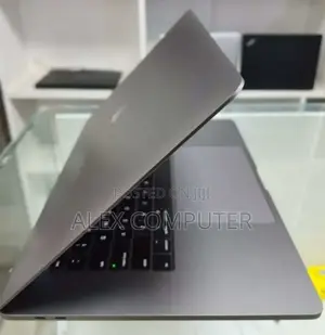 New Laptop Apple MacBook Pro 2019 32GB Intel Core I9 SSD 512GB