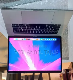 New Laptop Apple MacBook Pro 2017 16GB Intel Core i7 SSD 256GB
