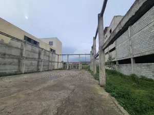 ለሺያጭ የቀረበ መጋዘን