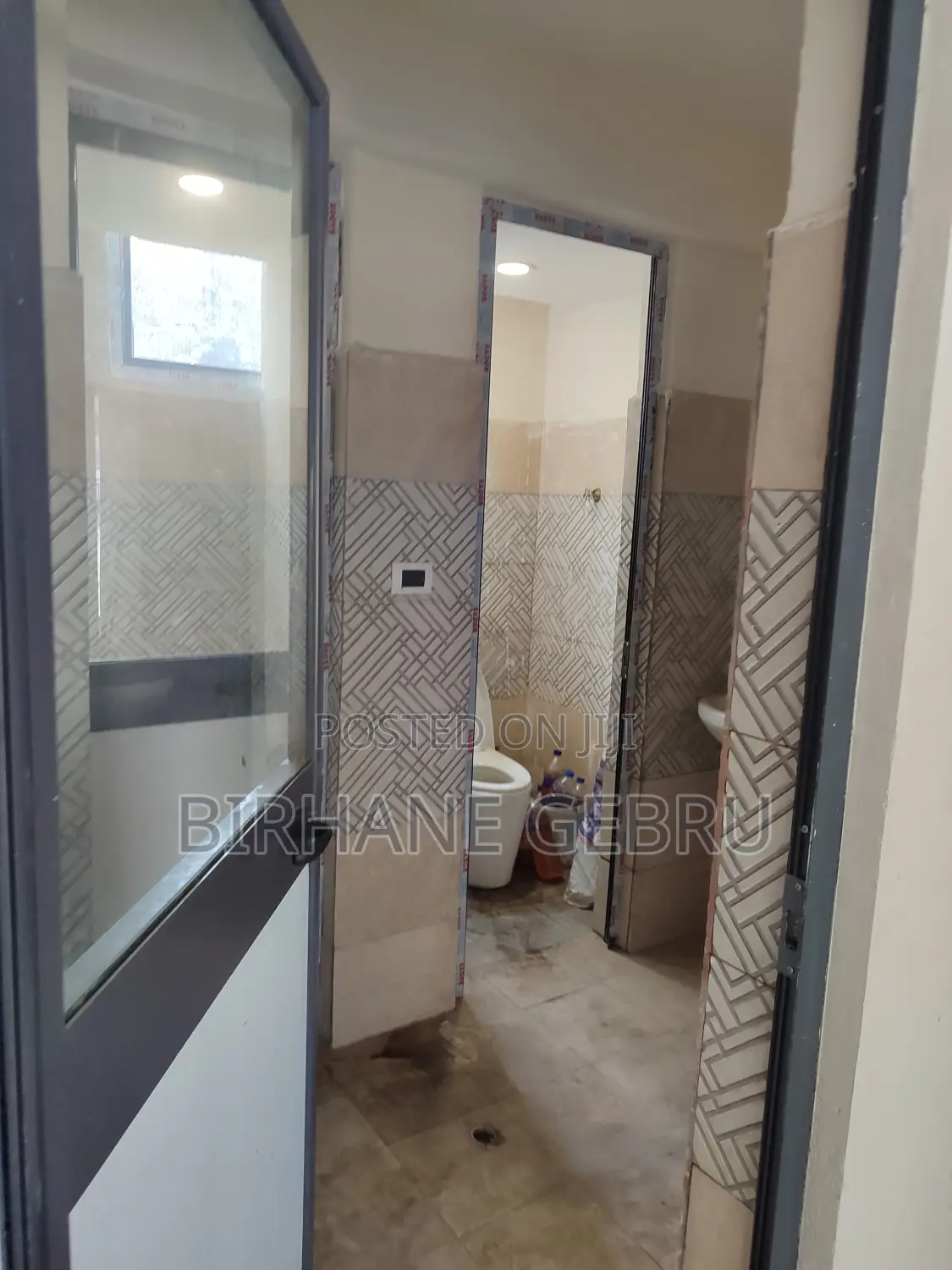 Show Room Rent for Car