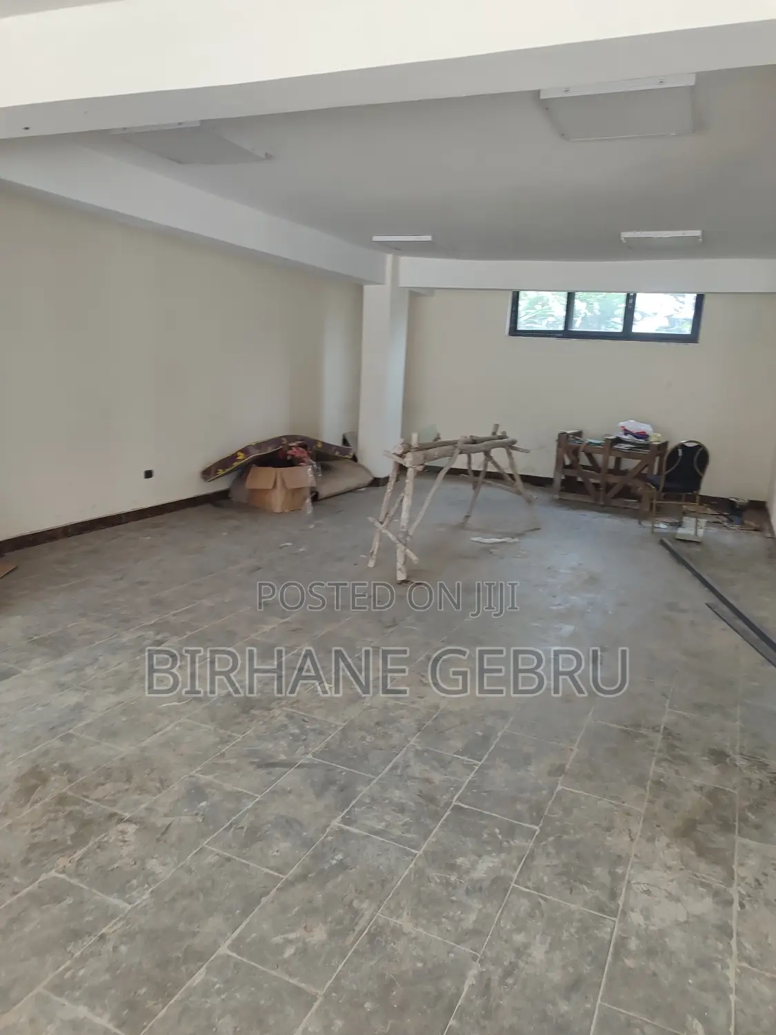 Show Room Rent for Car
