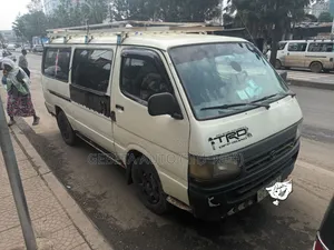 Toyota HiAce 2002 White