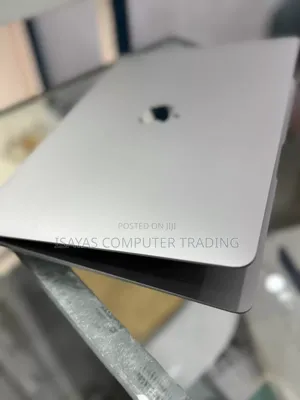 New Laptop Apple MacBook 2020 8GB SSD 256GB