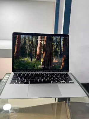 New Laptop Apple MacBook 2020 8GB SSD 256GB