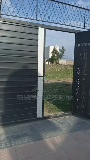 5bdrm House in Yeka for sale