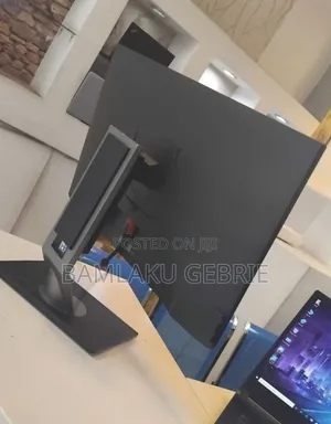 New Dell 24 Inch 
Dell 24" Inch Monitor
Frameless