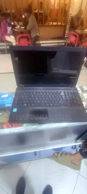 Laptop Toshiba Satellite C850 4GB Intel Core i3 HDD 500GB