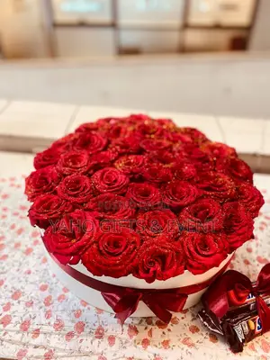 Round Red Rose Table Flower