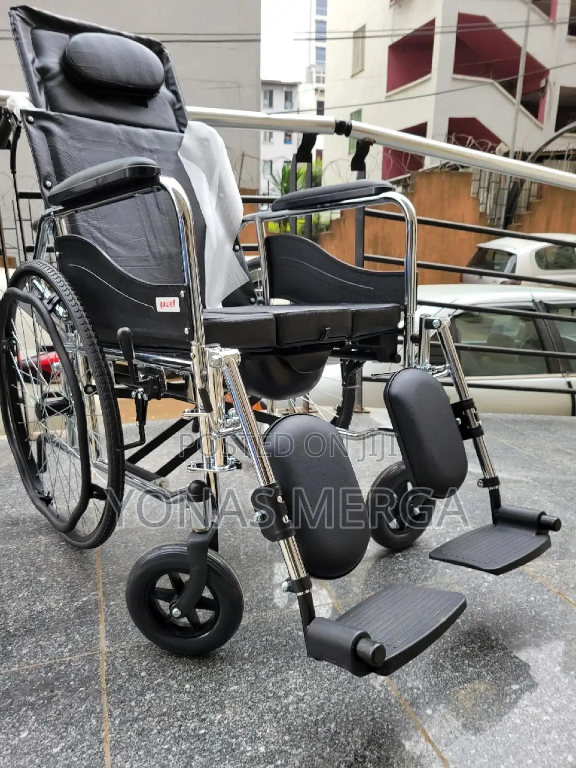 Toilet Wheelchair酌፫deluxe Steel Manual Wheelchair (Wcr/902c)