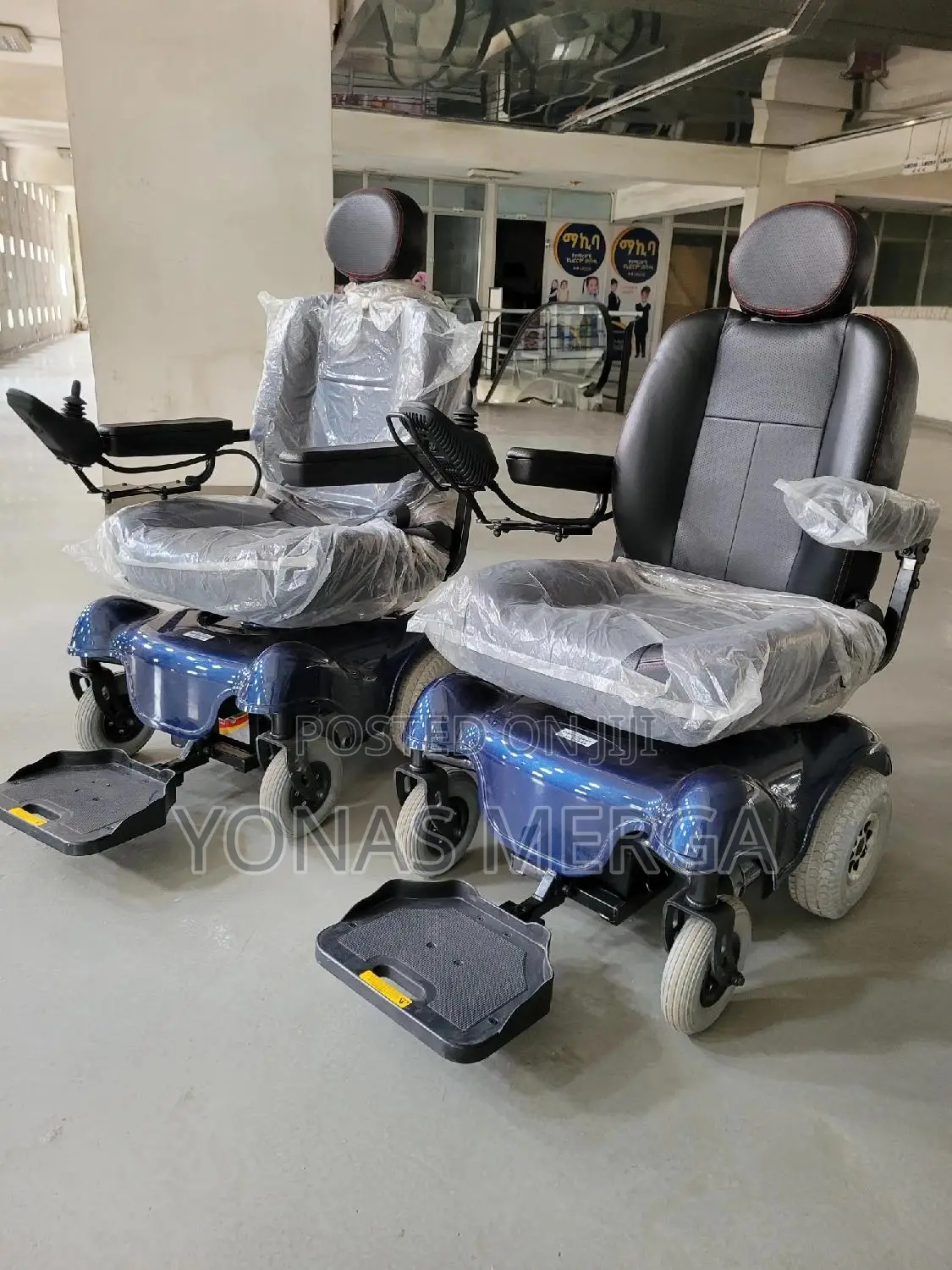 Wheelchair蠟፭electric Wheel Chair, Newer Batteries. Needs Work.