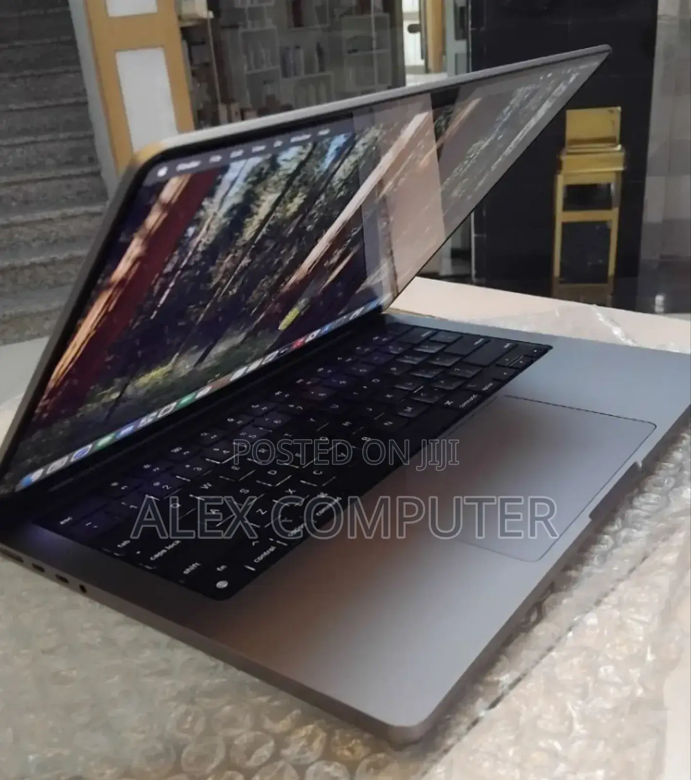 New Laptop Apple MacBook Pro M1 16GB Apple M1 Pro SSD 512GB