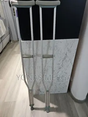 Lightweight Crutches韋፮crutches; Distribute Weight Through Your Hands.