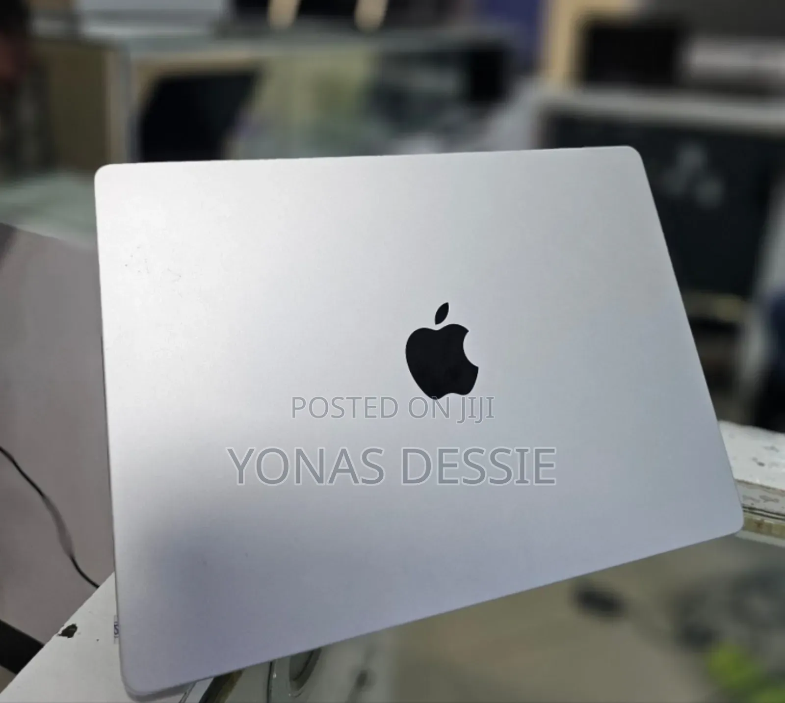 New Laptop Apple MacBook Pro 2023 M3 14-Inch 8GB SSD 512GB
