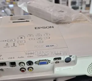 Eepson Projector Model Name: Eb-S31 Has : Bag Remote Hardware I