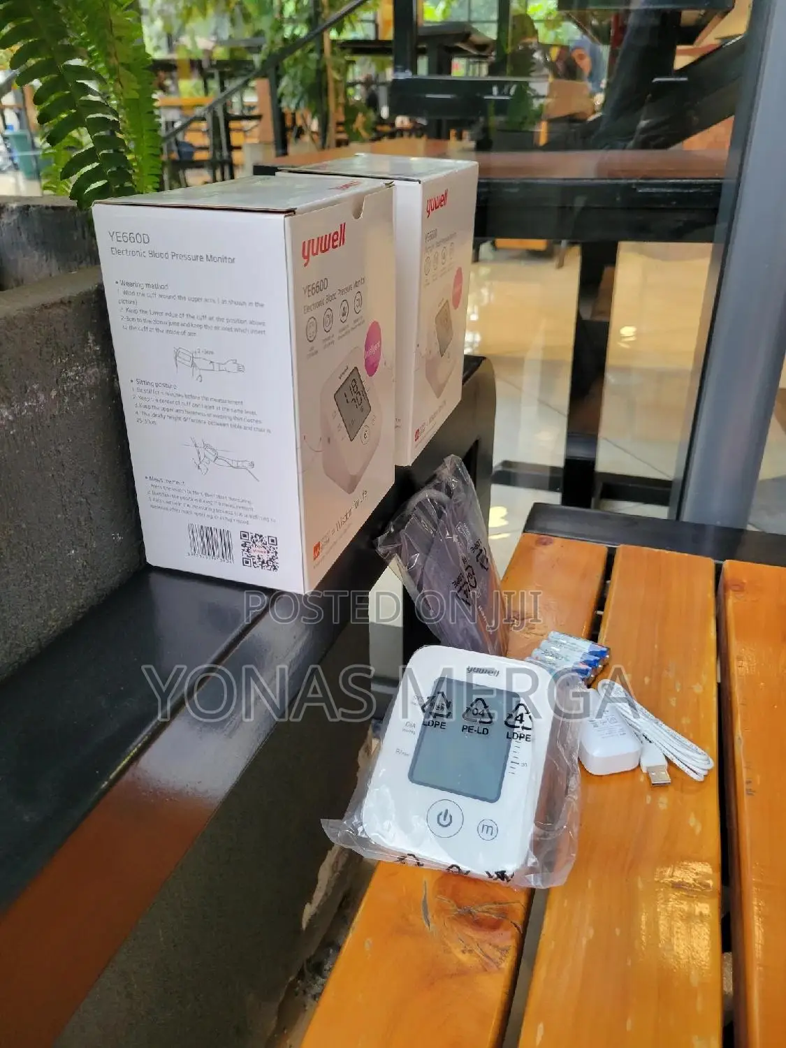The Easy-to-Use Blood Pressure Monitor
Operated by a Single Button