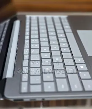 New Laptop Microsoft Surface 8GB Intel Core I5 SSD 256GB
