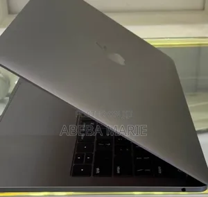 New Laptop Apple MacBook Pro 2017 16GB Intel Core I7 SSD 512GB