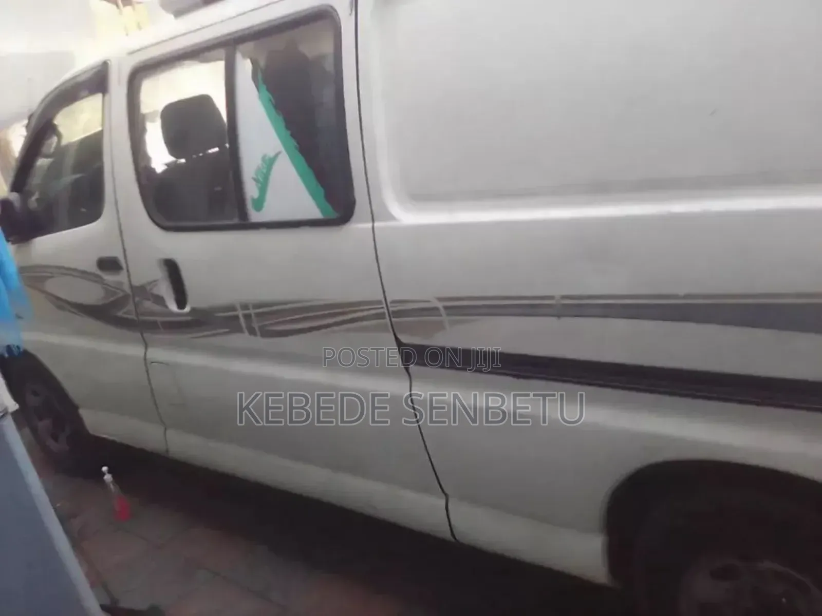 Toyota HiAce 2002 White