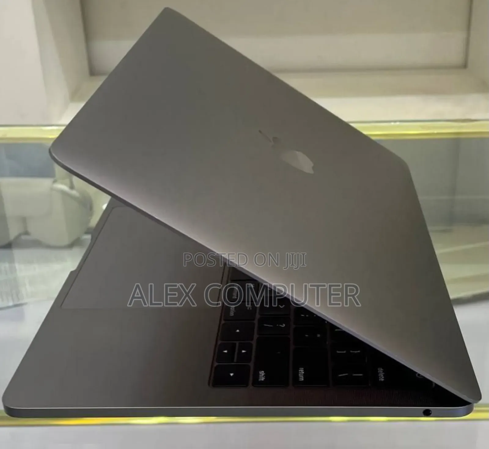 New Laptop Apple MacBook Pro 2017 16GB Intel Core I5 SSD 512GB